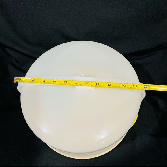 NEW! - Tupperware Round Cake Taker with FREE Pie Stackable (LAST one) - Picture 13 of 16